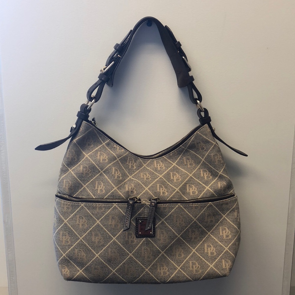 Dooney & Bourke Medium Zipper Pocket Sac